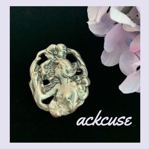 Fine Pewter Vintage brooch **Exquisite**